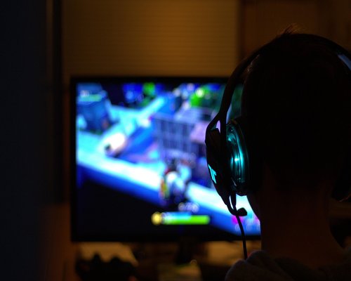 Professional gaming headset and audio streaming setup